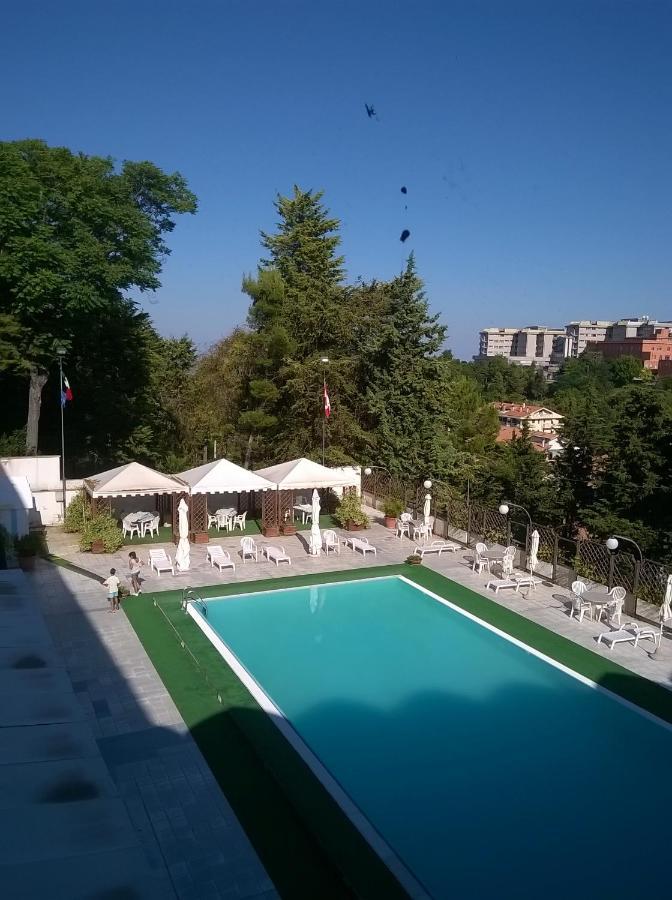 Hotel Du Parc Atri Exterior photo