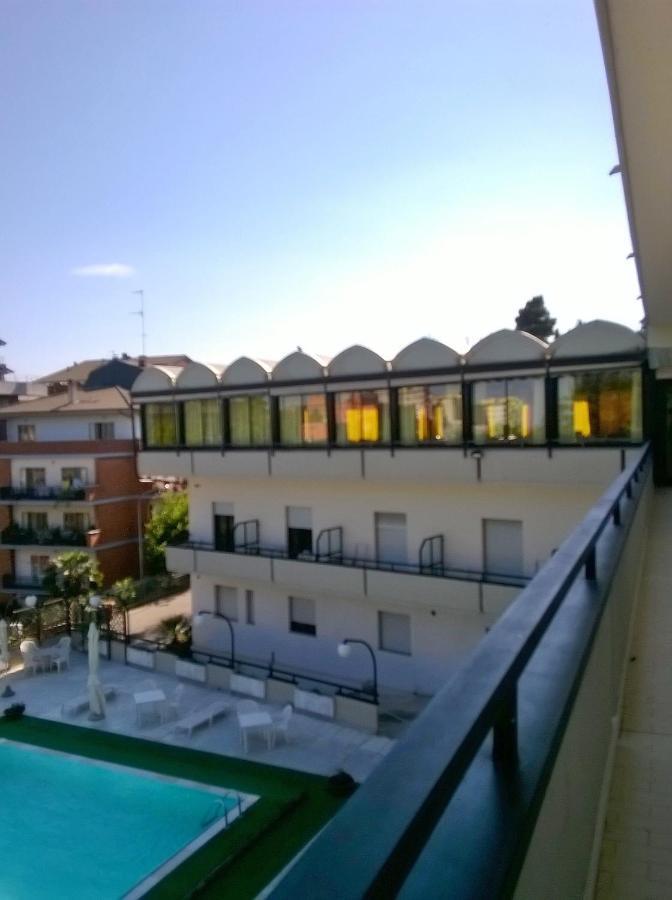 Hotel Du Parc Atri Exterior photo